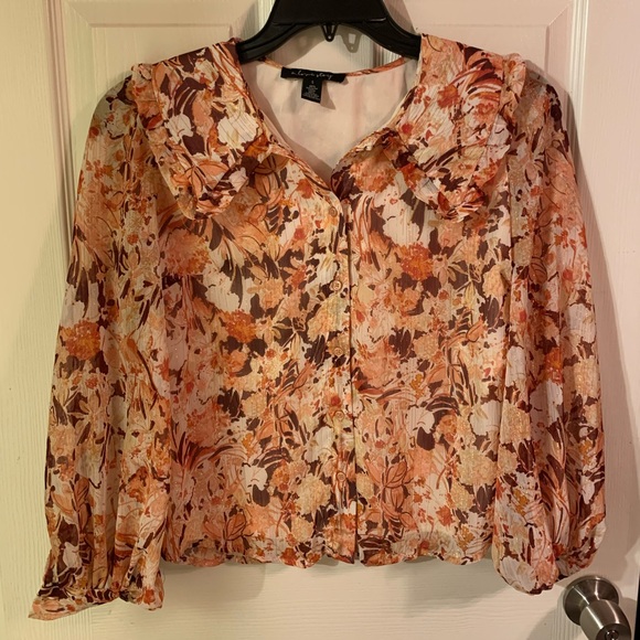 Lady’s top - Picture 1 of 3